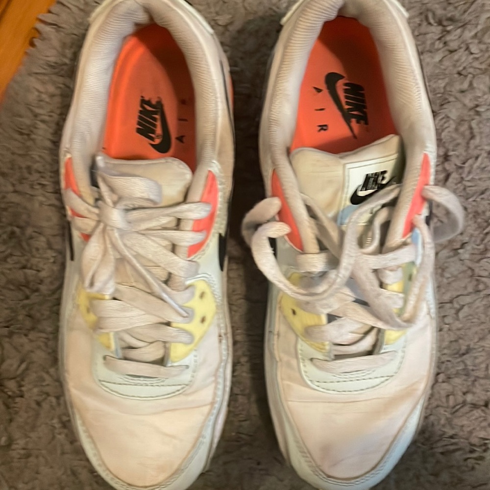 Nike air maxes